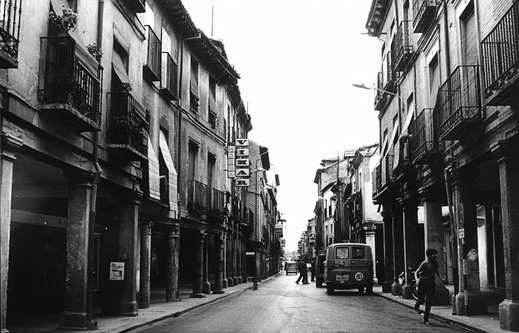 Calle Mayor de Alcalá de Henares años cincuenta